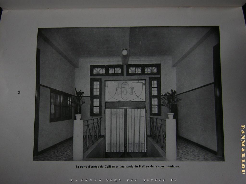 NOTRE DAME DE FRANCE entree interieur du college.JPG -                                